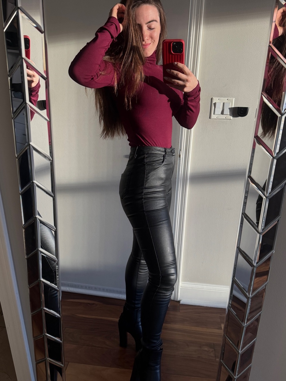 High-Rise Faux Leather Skinny Jeans - Black - Picture 2 of 3
